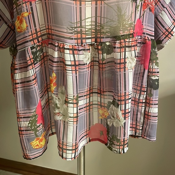 ASOS PLUS SEMI SHEER RUFFLE BLOUSE. Plead and floral size 20 drop sleeves - Picture 4 of 11